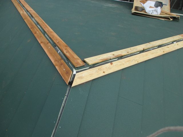 明石市の棟板金下地の貫板